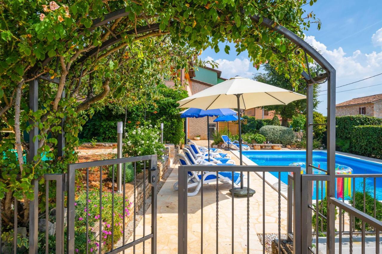 Villa Margerita With Private Pool, Yard And Parking Kaštelir Eksteriør bilde