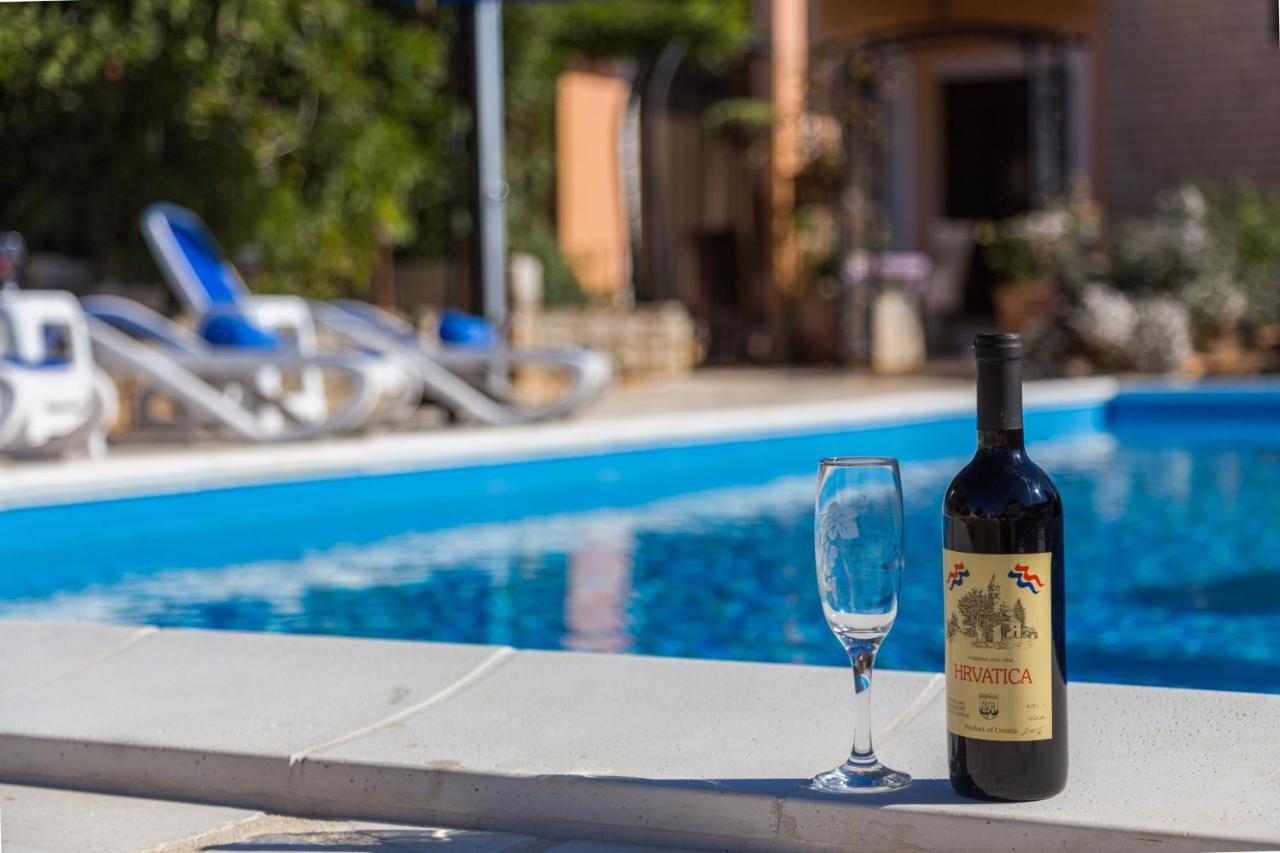 Villa Margerita With Private Pool, Yard And Parking Kaštelir Eksteriør bilde