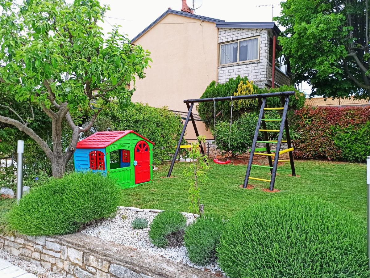 Villa Margerita With Private Pool, Yard And Parking Kaštelir Eksteriør bilde